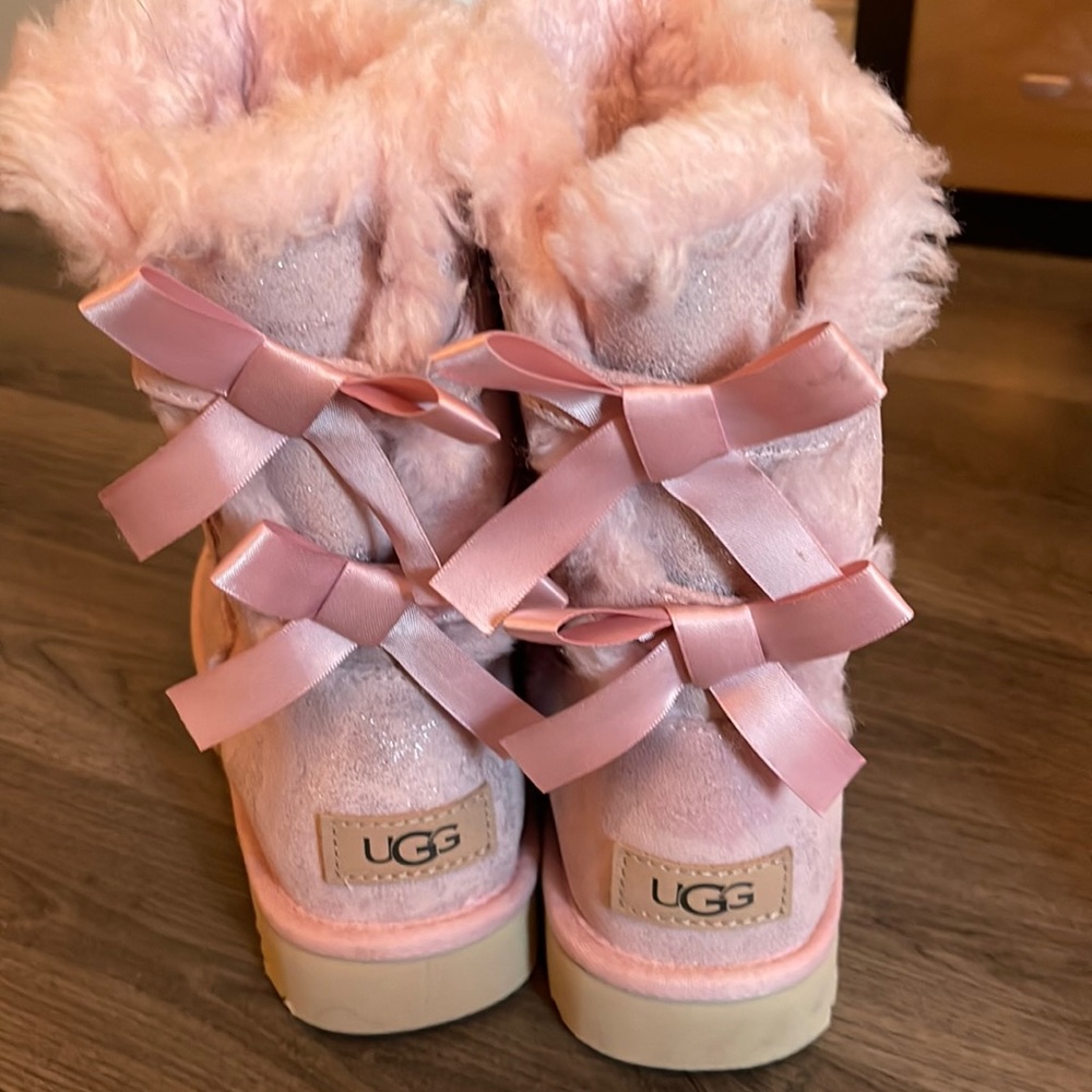 Ugg boots with bows